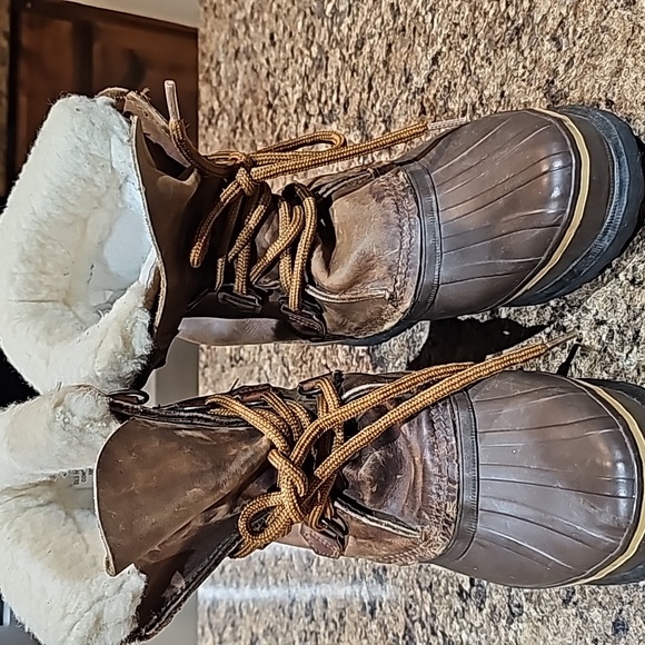 - Sorel ladies Alpine waterproof Sherpa lined leather boots  11"x  wide 4" - Picture 2 of 6